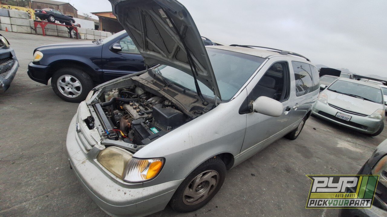 Photo of 2003 Toyota Sienna