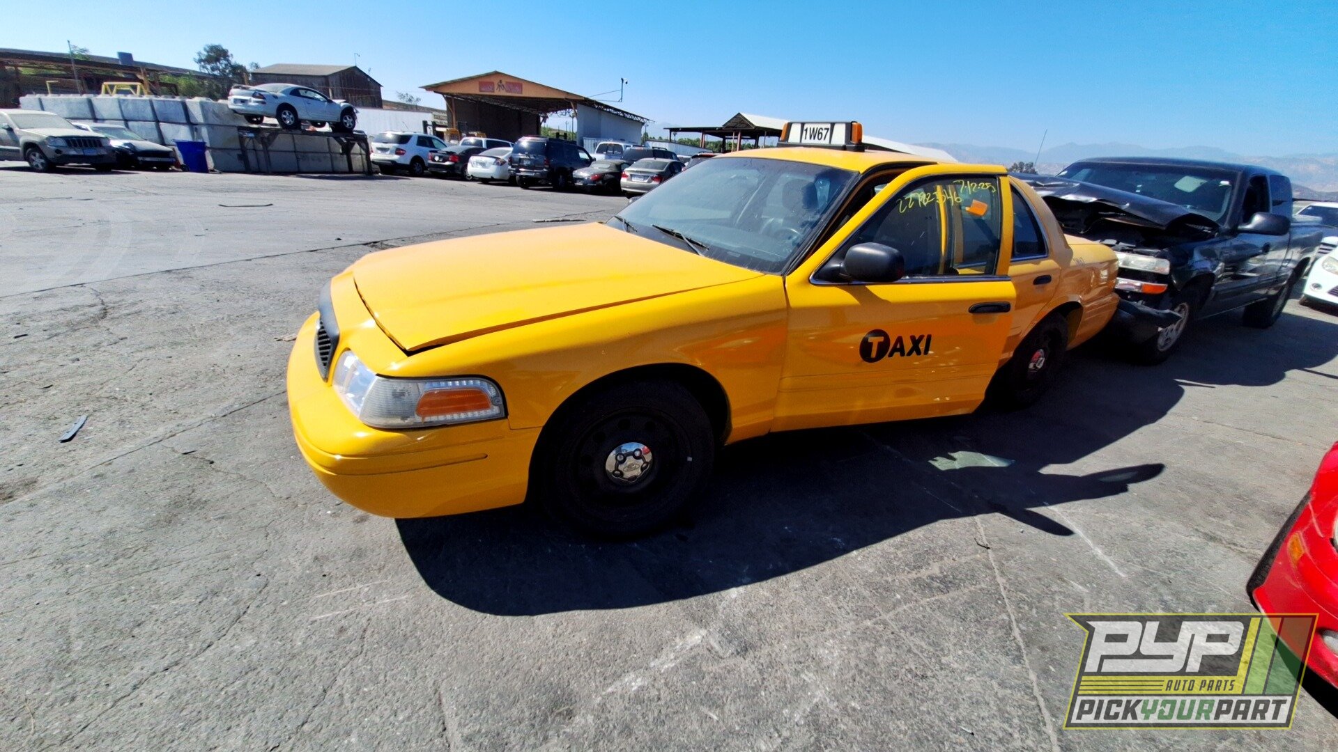 Photo of 2006 Ford Crown Victoria