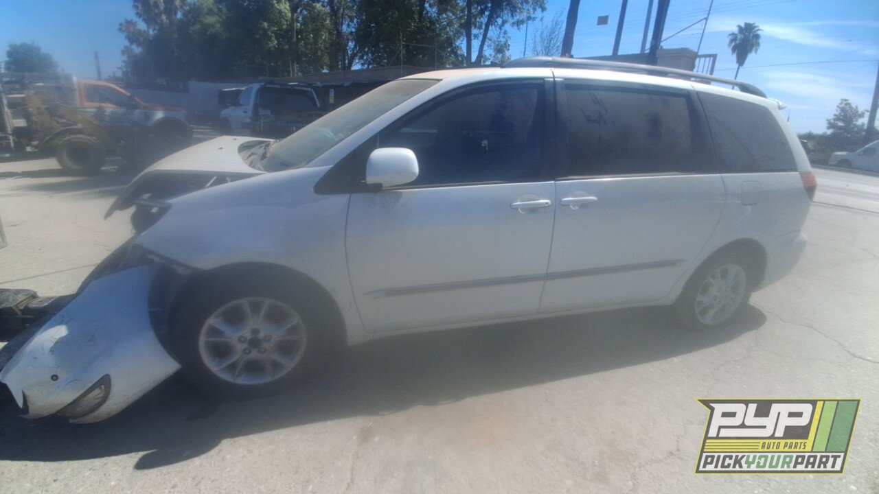 Photo of 2004 Toyota Sienna