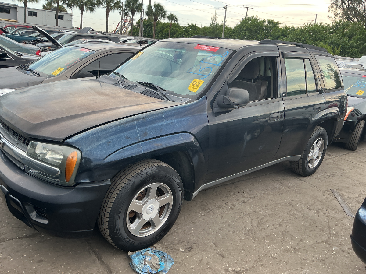 Photo of 2004 Chevrolet Trailblazer