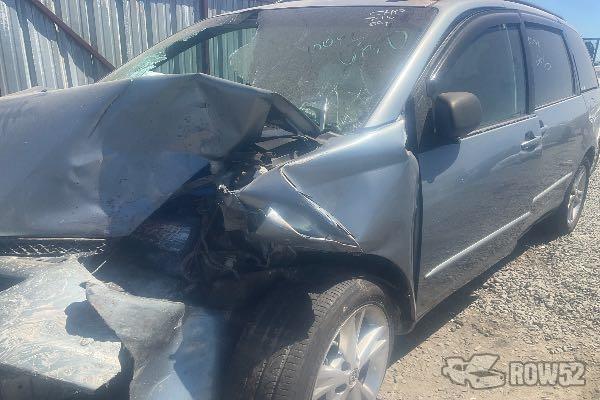 Photo of 2004 Toyota Sienna