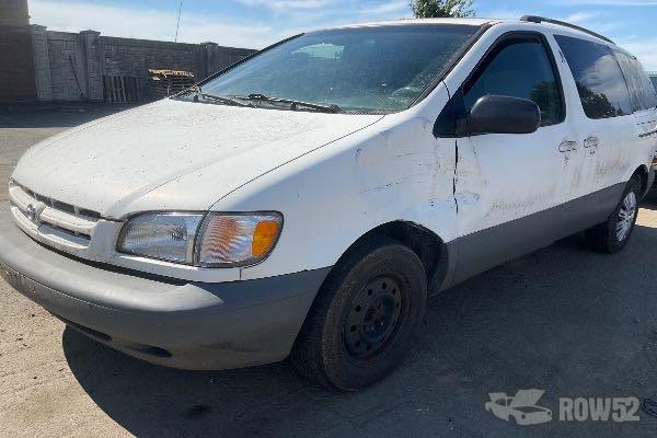 Photo of 2000 Toyota Sienna