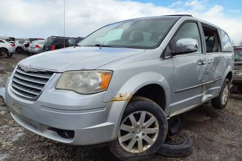 Photo of 2010 Chrysler Town & Country