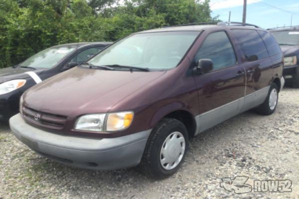 Photo of 2000 Toyota Sienna