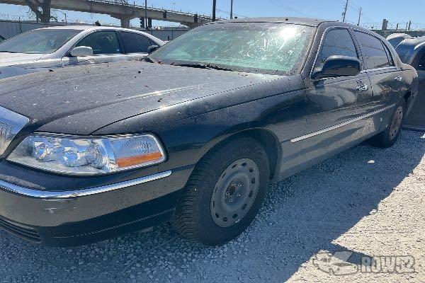 Photo of 2011 Lincoln Town Car