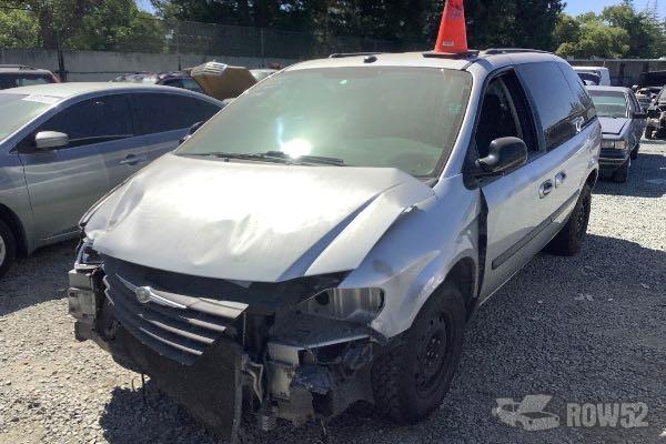 Photo of 2005 Chrysler Town & Country