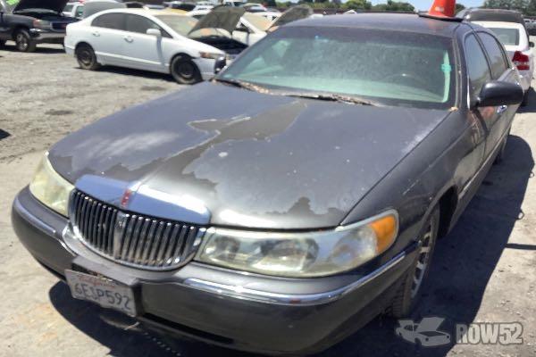 Photo of 2002 Lincoln Town Car