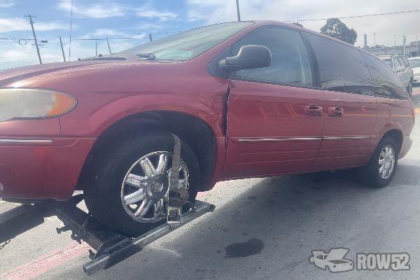Photo of 2005 Chrysler Town & Country