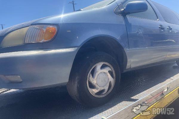 Photo of 2001 Toyota Sienna