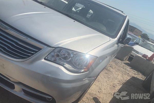 Photo of 2011 Chrysler Town & Country