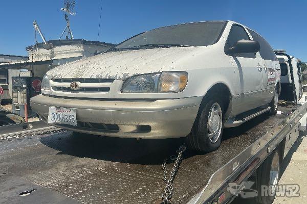 Photo of 1998 Toyota Sienna