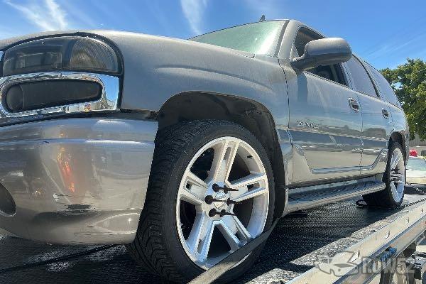 Photo of 2006 GMC Yukon Denali