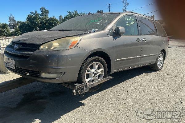 Photo of 2005 Toyota Sienna
