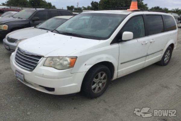 Photo of 2010 Chrysler Town & Country