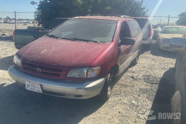 Photo of 2000 Toyota Sienna