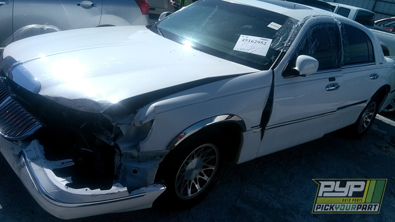 Photo of 2002 Lincoln Town Car