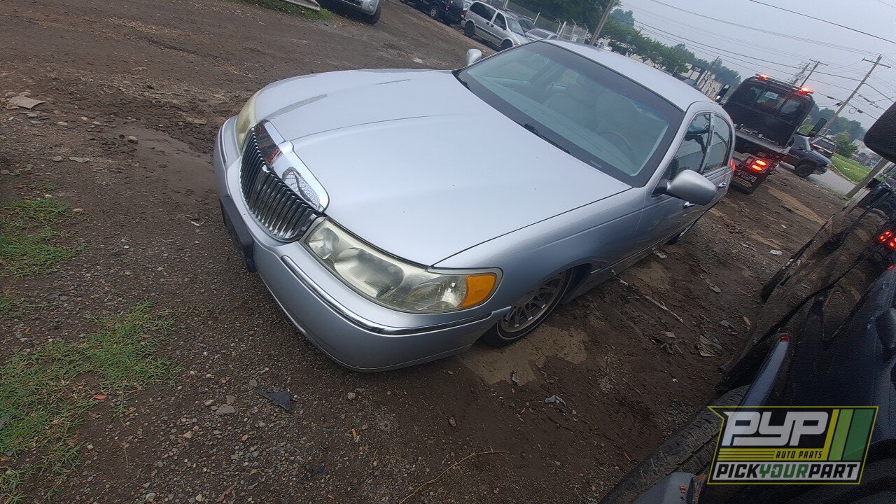 Photo of 2002 Lincoln Town Car
