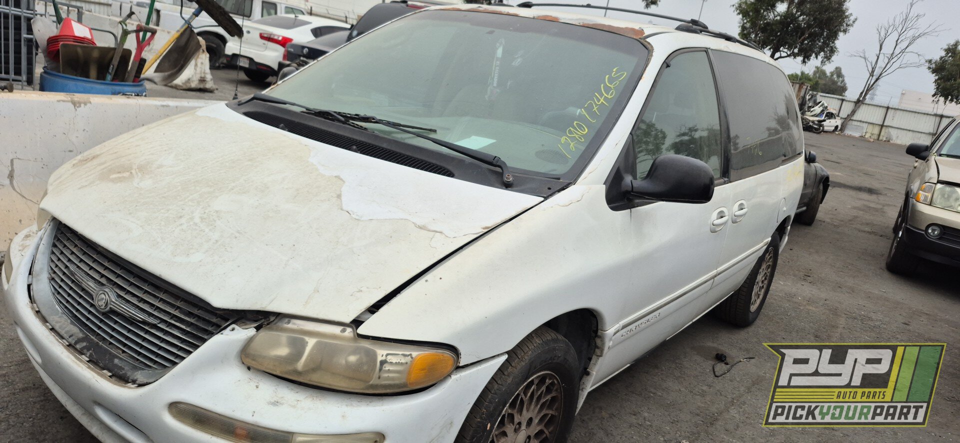 Photo of 1998 Chrysler Town & Country