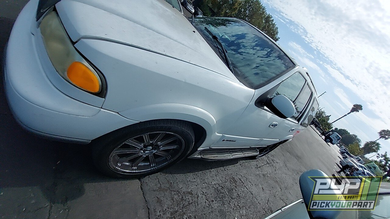 Photo of 2002 Lincoln Navigator