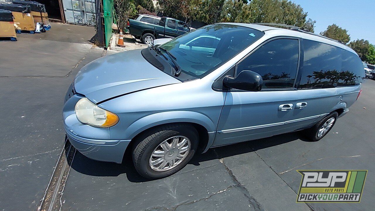 Photo of 2005 Chrysler Town & Country