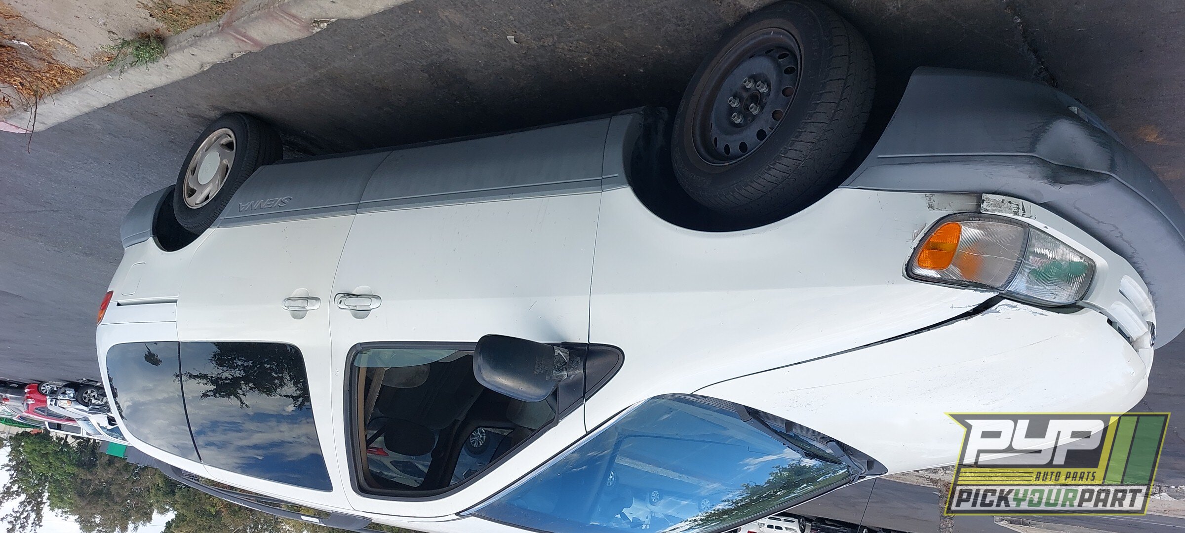 Photo of 1998 Toyota Sienna