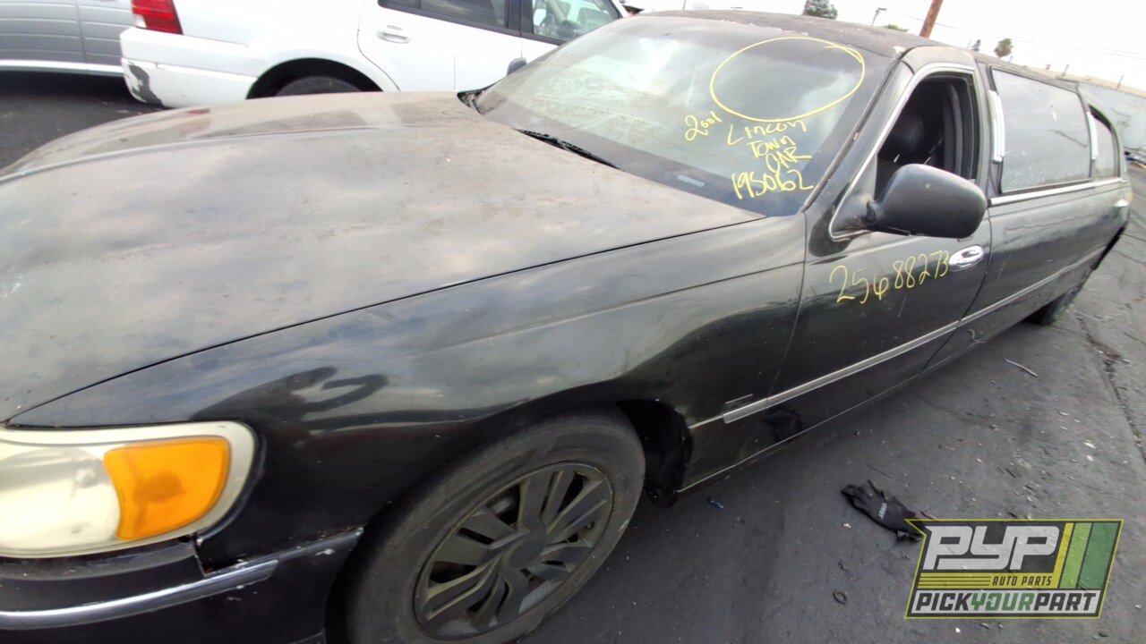 Photo of 2001 Lincoln Town Car