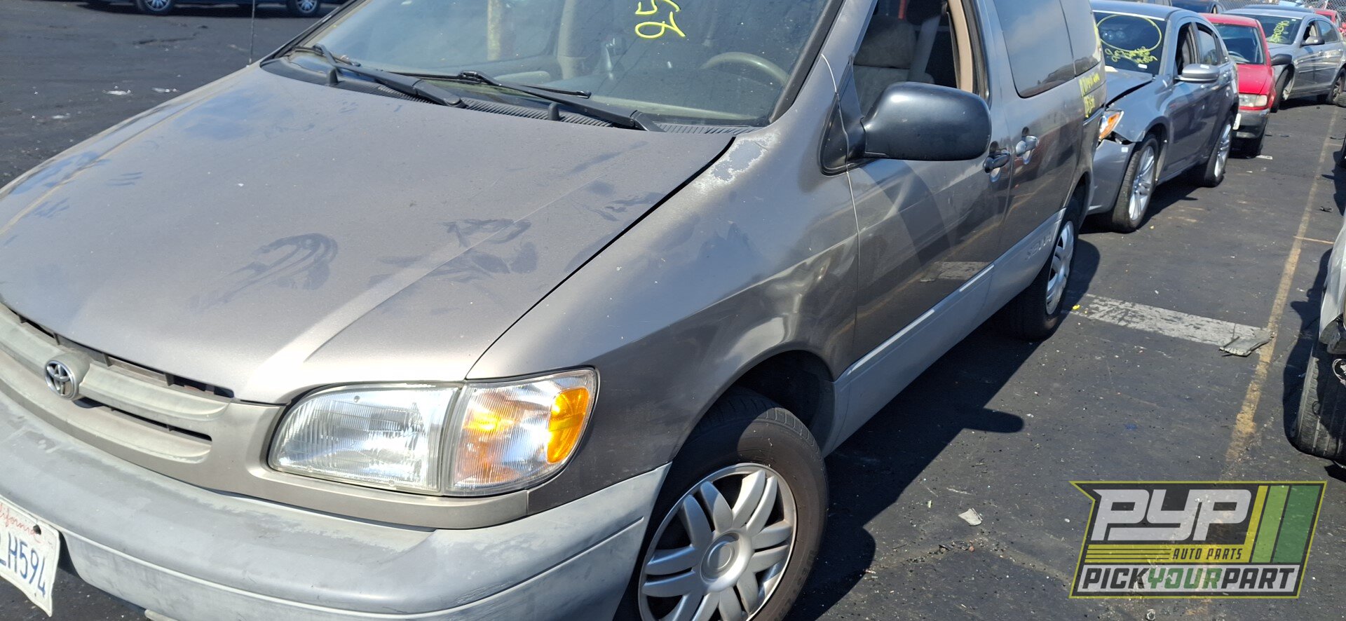 Photo of 1999 Toyota Sienna