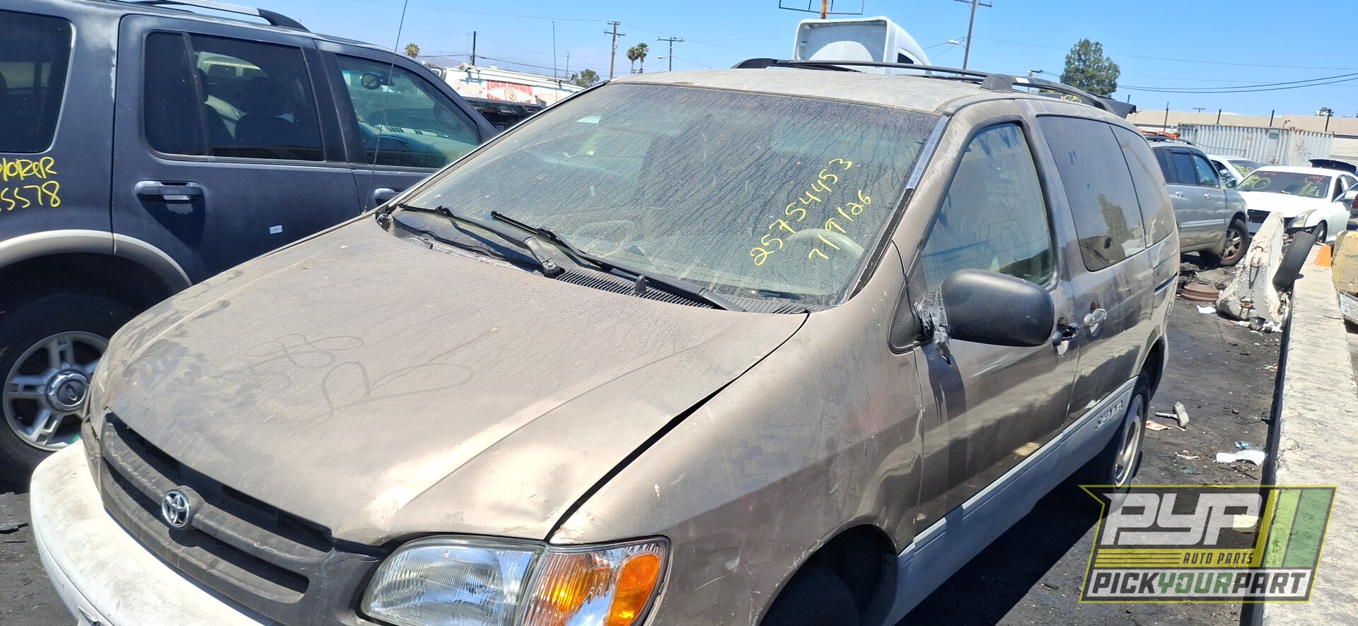 Photo of 1999 Toyota Sienna