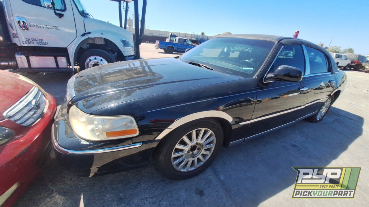 Photo of 2004 Lincoln Town Car