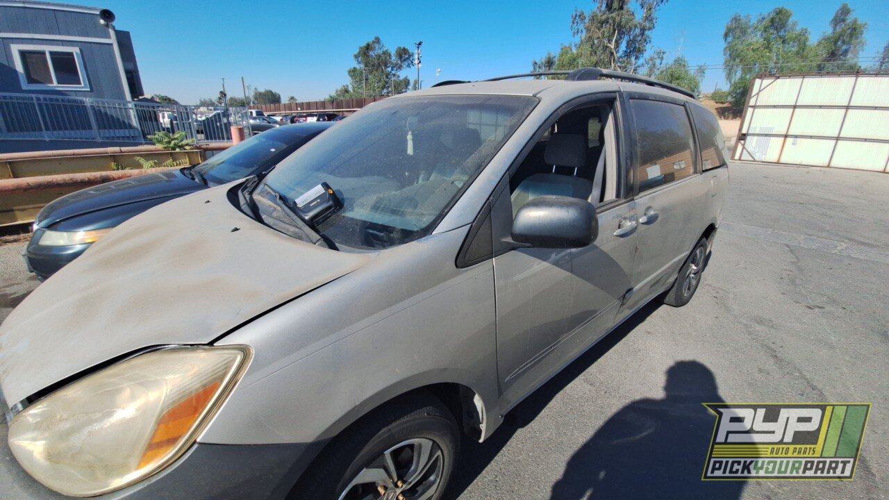 Photo of 2004 Toyota Sienna