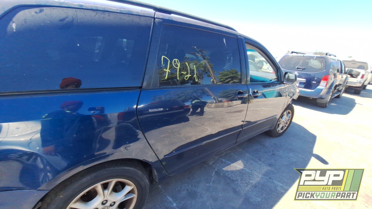 Photo of 2005 Toyota Sienna