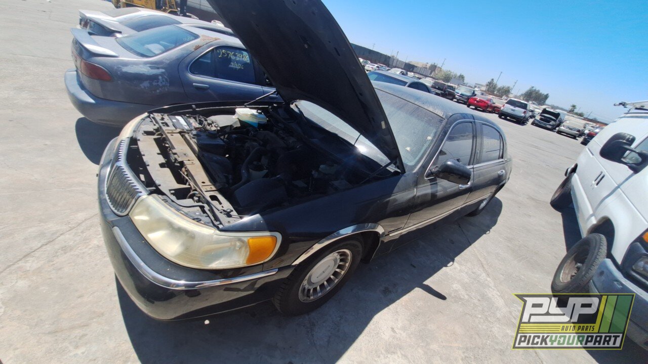 Photo of 2001 Lincoln Town Car
