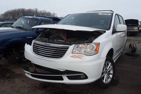 Photo of 2015 Chrysler Town & Country