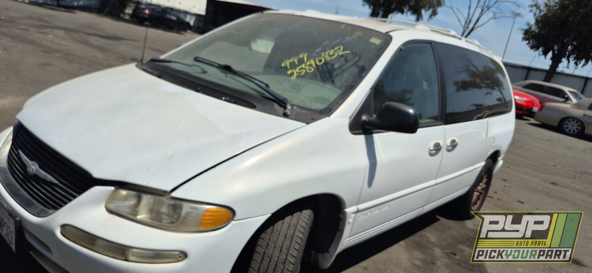 Photo of 1999 Chrysler Town & Country