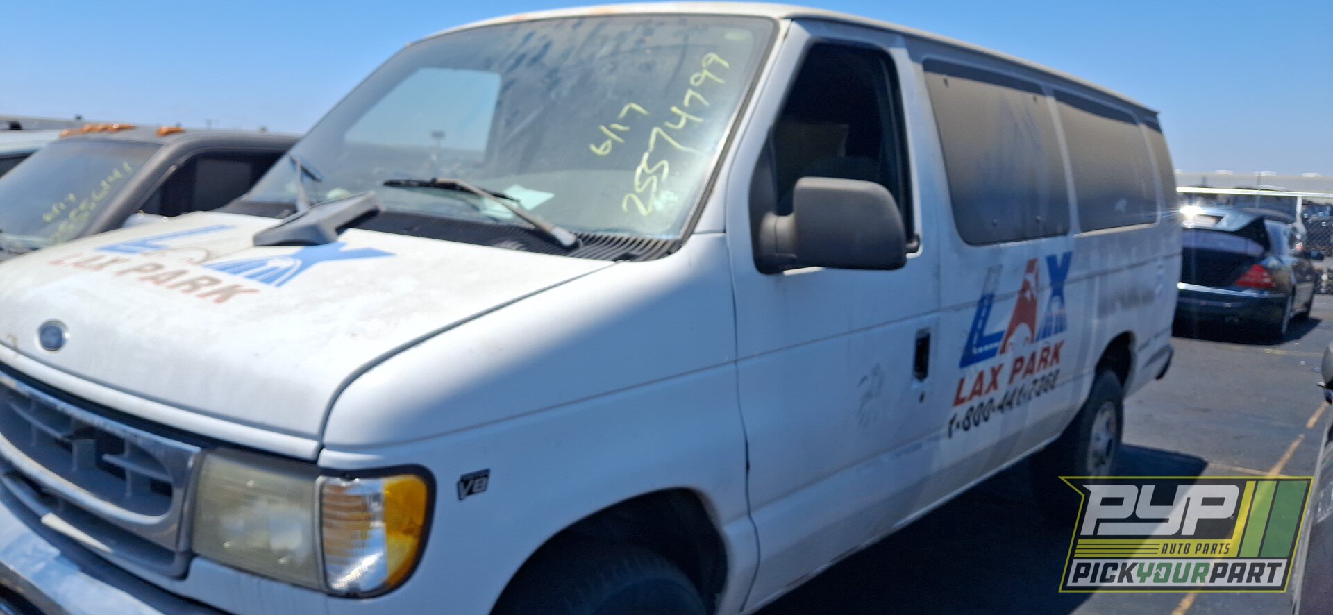 Photo of 1999 Ford E-350 Econoline Club Wagon
