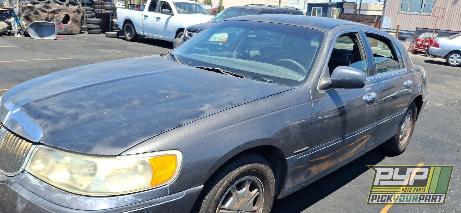 Photo of 1999 Lincoln Town Car