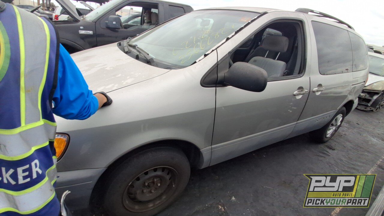 Photo of 2003 Toyota Sienna