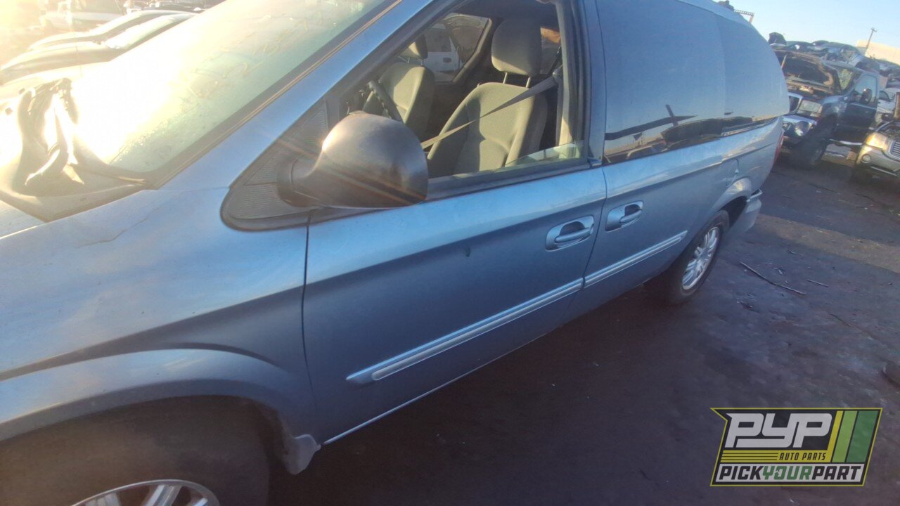 Photo of 2005 Chrysler Town & Country