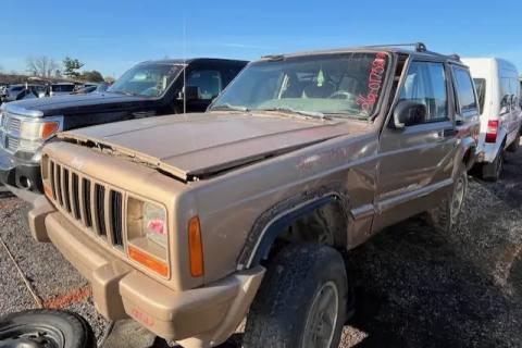 Photo of 1999 Jeep Cherokee