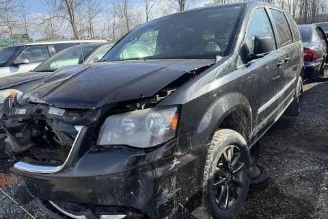 Photo of 2015 Chrysler Town & Country