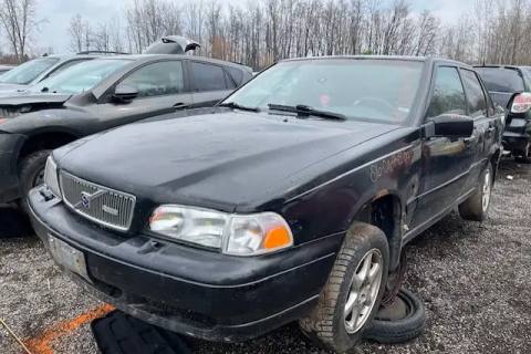 Photo of 1999 Volvo S70