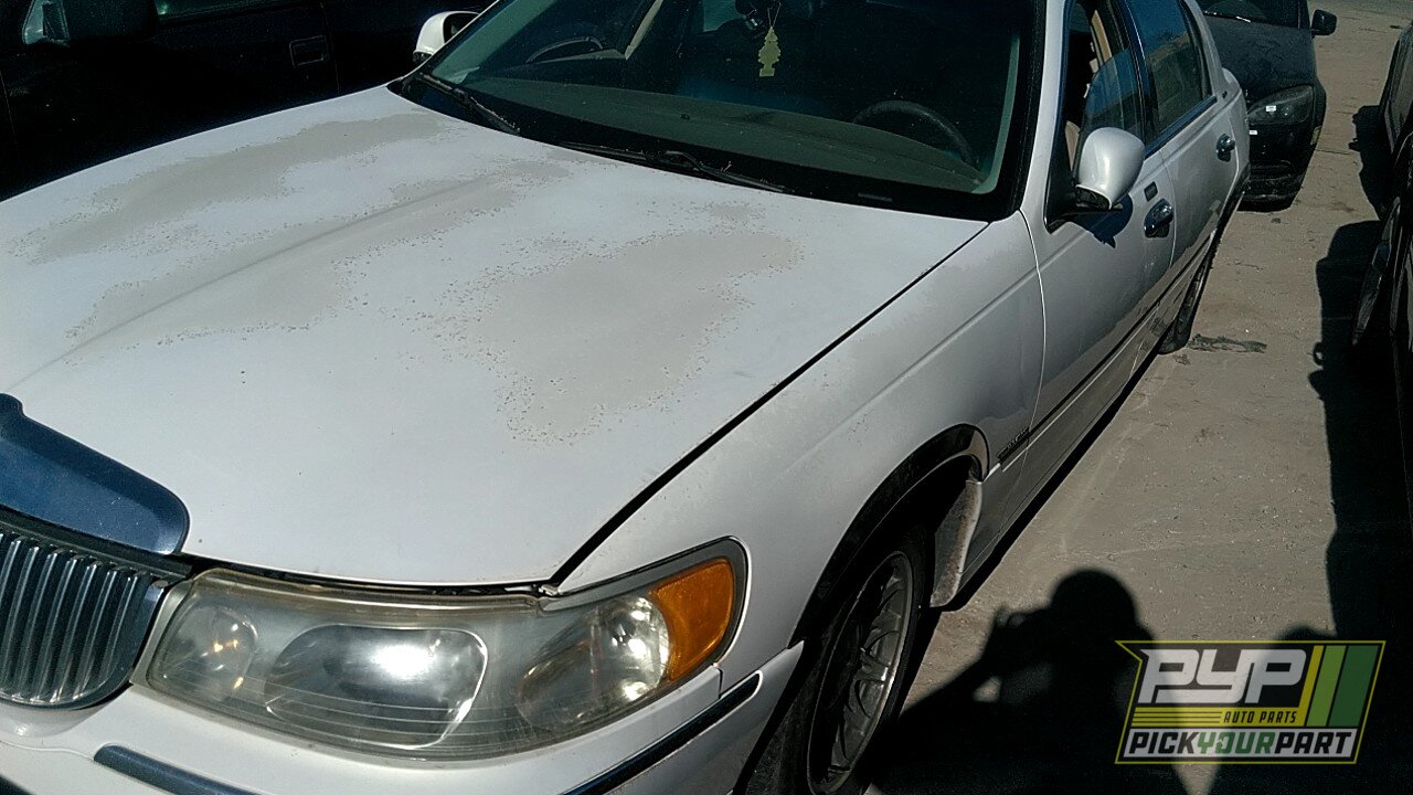 Photo of 2000 Lincoln Town Car