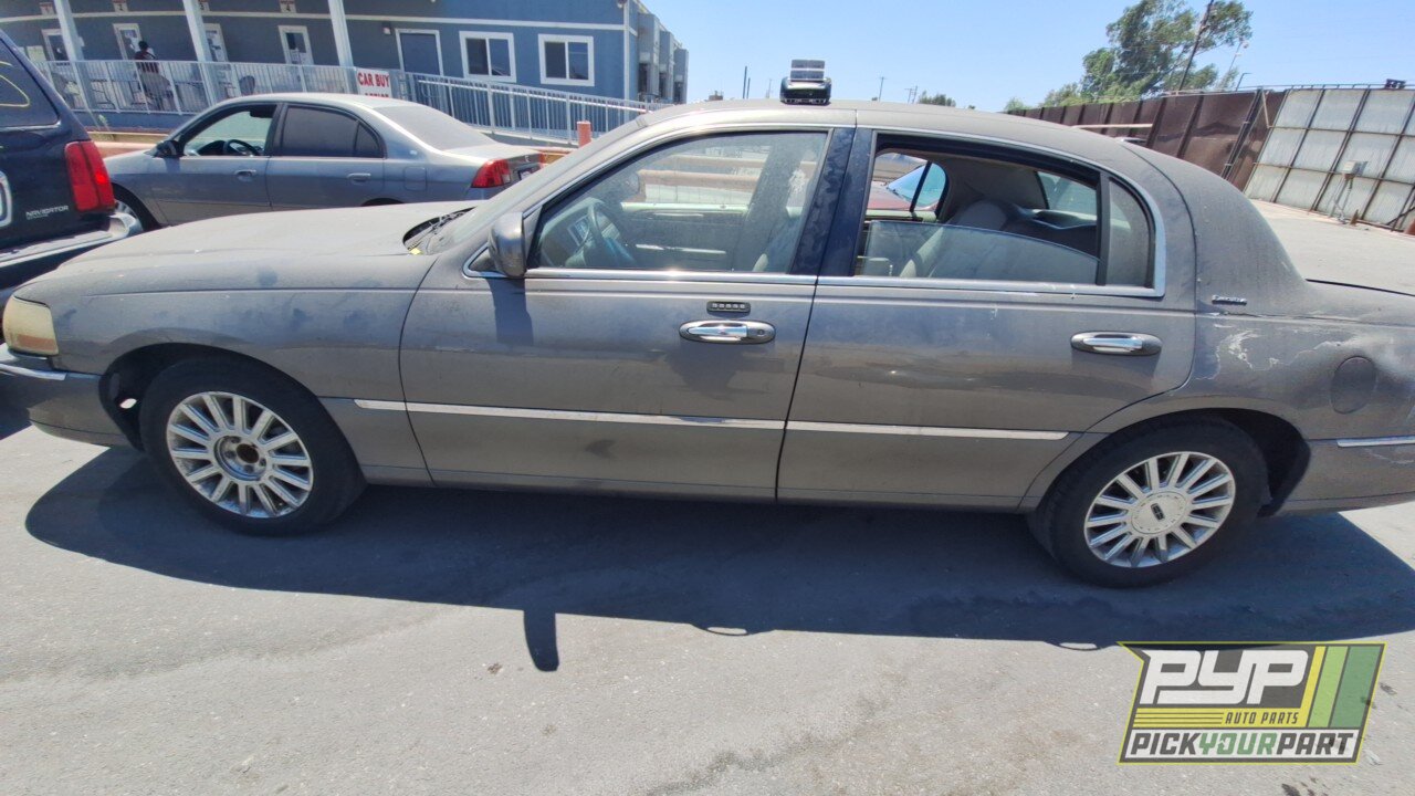 Photo of 2003 Lincoln Town Car