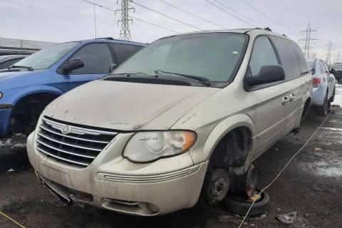 Photo of 2005 Chrysler Town & Country