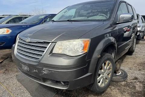 Photo of 2010 Chrysler Town & Country
