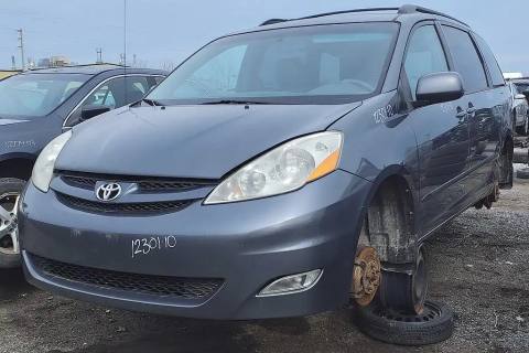 Photo of 2010 Toyota Sienna