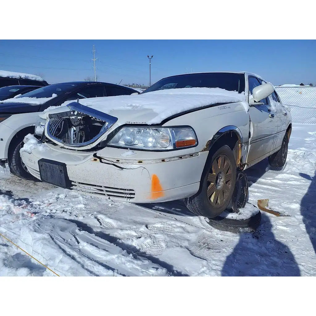 Photo of 2004 Lincoln Town Car