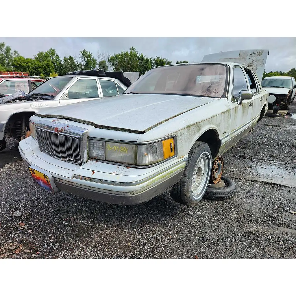 Photo of 1991 Lincoln Town Car