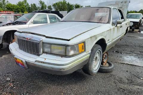 Photo of 1991 Lincoln Town Car