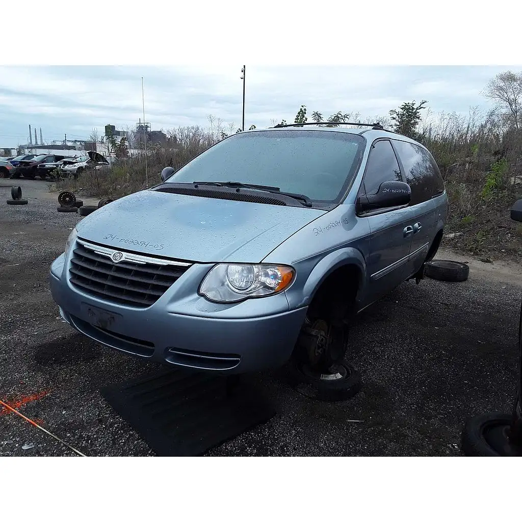 Photo of 2005 Chrysler Town & Country